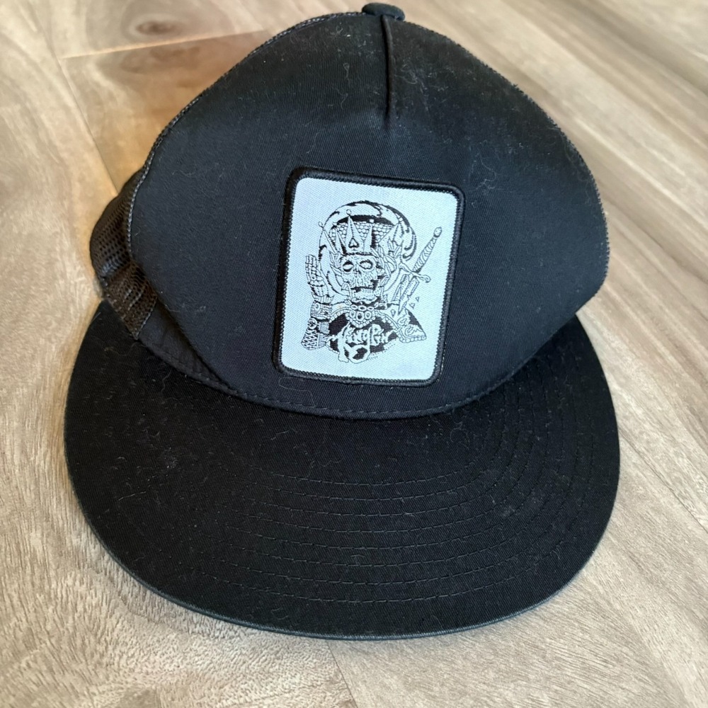 King Ruck Skull Black Trucker Hat‎ Snapback Yupoong The Classics Mesh Cap